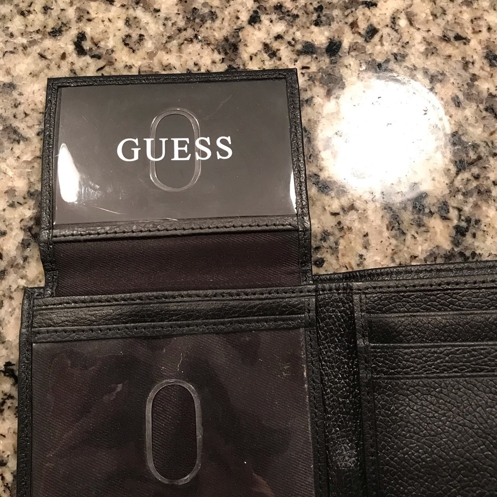 Guess Wallet - Picture 3 of 5